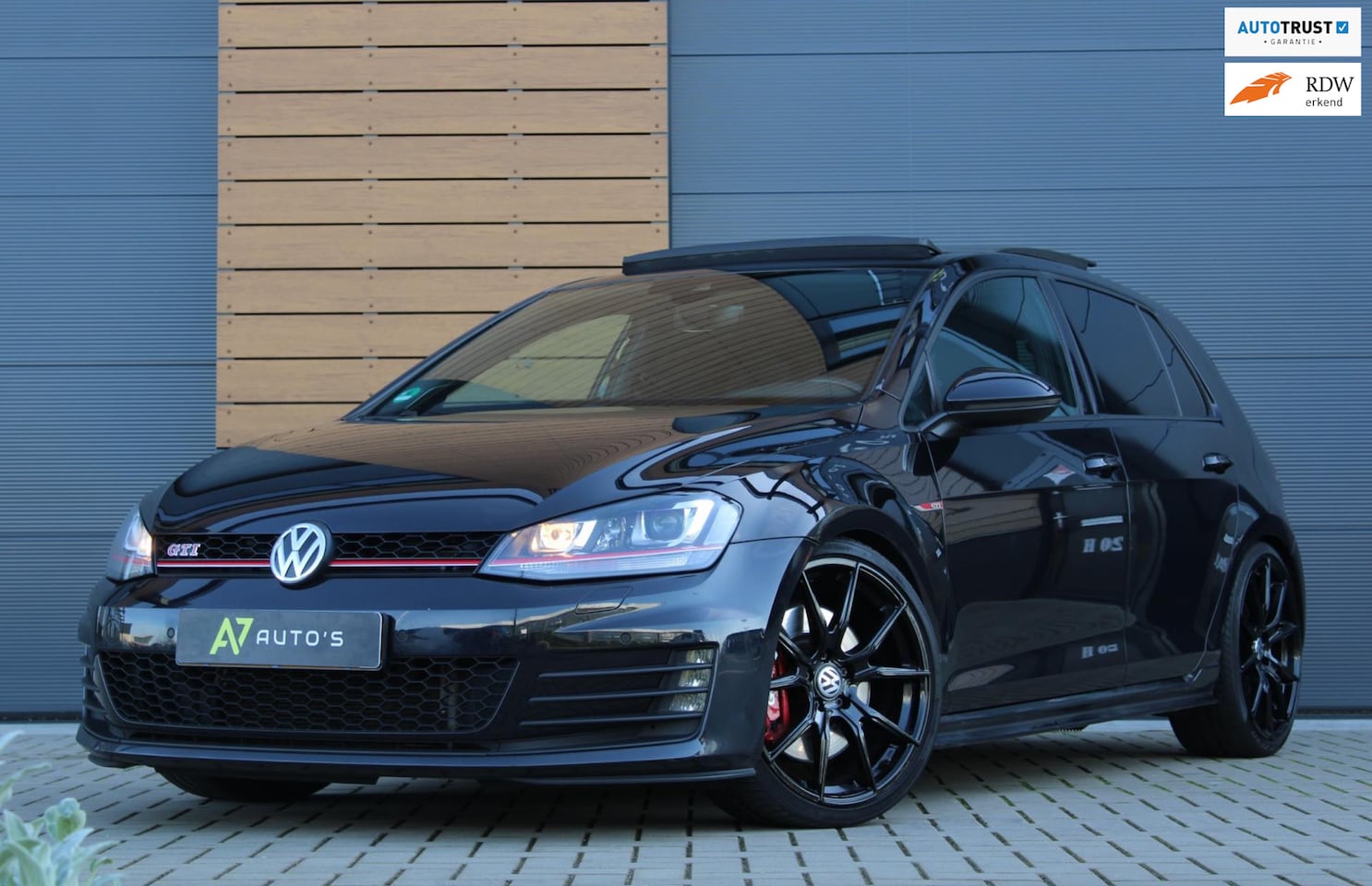 Volkswagen Golf - 2.0 TSI GTI Performance/PANO/KEYLESS/DYNA/LANE ASSIST - AutoWereld.nl