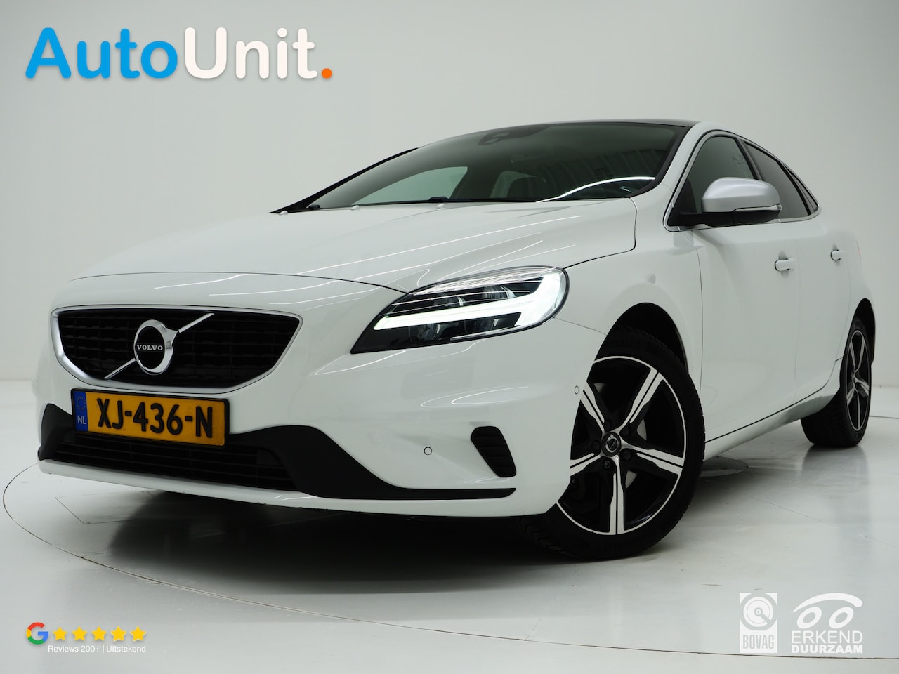 Volvo V40 - 1.5 T3 Polar+ R-Design | Panoramadak | Keyless | Camera | Stoelverwarming | LED - AutoWereld.nl