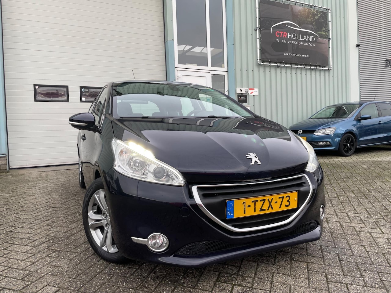 Peugeot 208 - 1.6 e-HDi Executive (bj 2014) PANORAMA|CLIMA|LMV - AutoWereld.nl