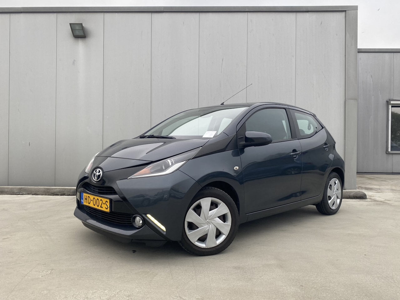 Toyota Aygo - 1.0 VVT-i x-play | Pakeer camera - AutoWereld.nl