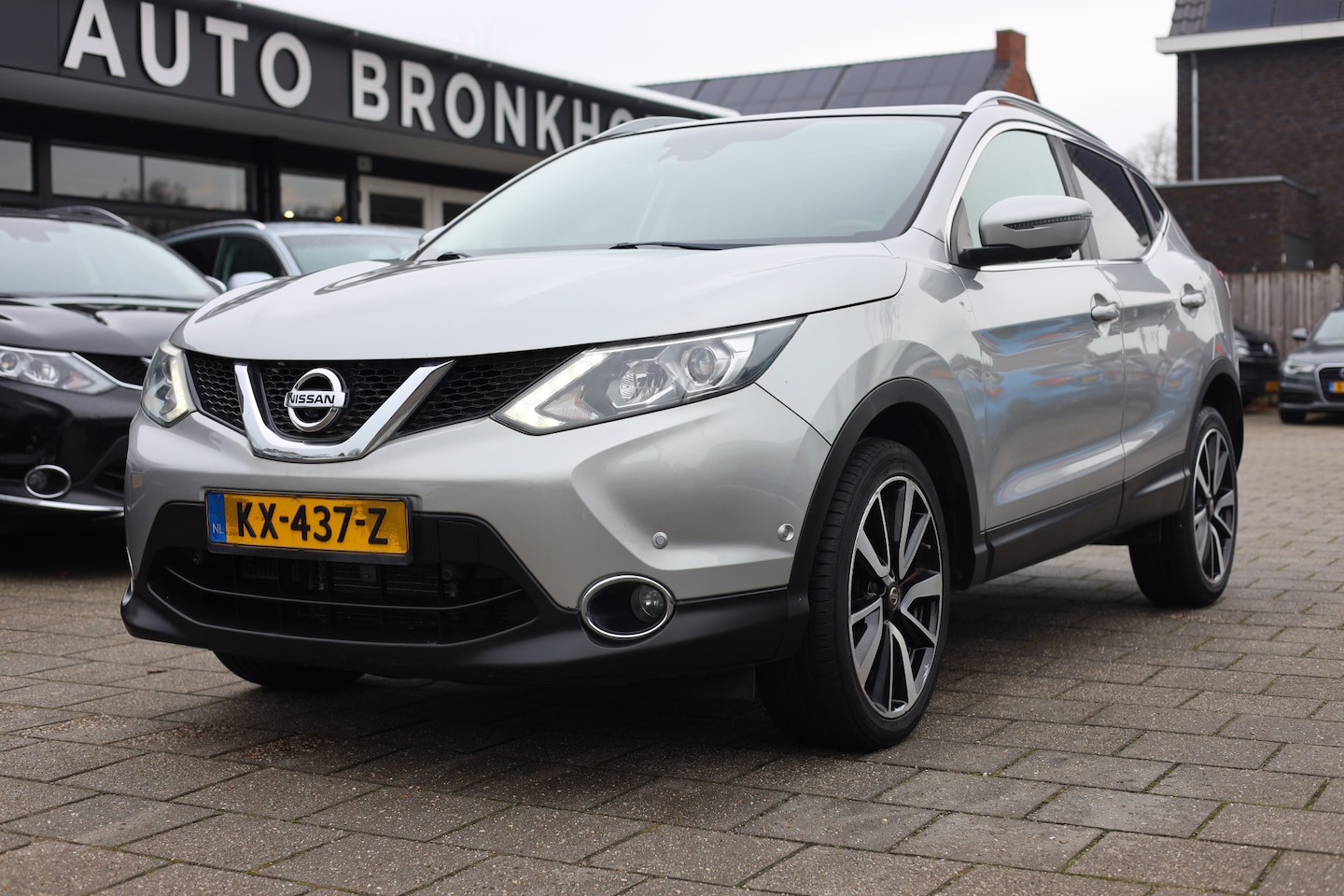 Nissan Qashqai - 1.2 TEKNA AUTOMAAT | LEDER | PANO | TREKHAAK - AutoWereld.nl