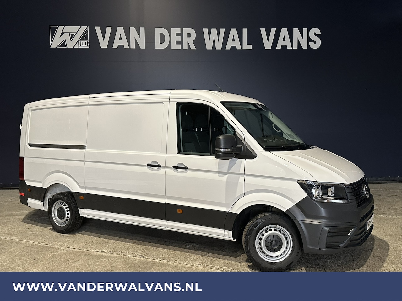 Volkswagen Crafter - 2.0 TDI 141pk L3H2 L2H2 Euro6 Airco | Camera | Apple Carplay | Android Auto | 3000kg Trekh - AutoWereld.nl