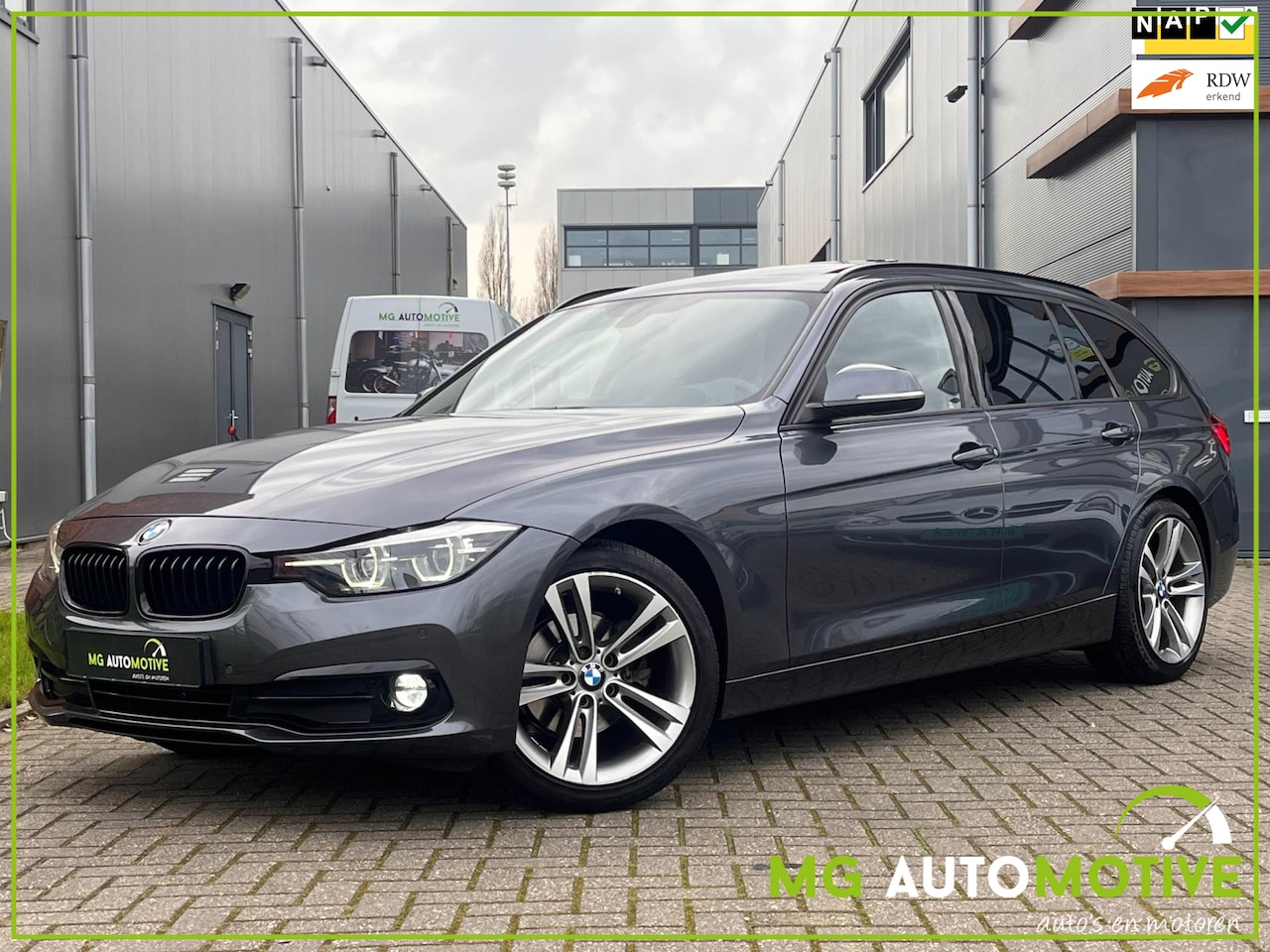 BMW 3-serie Touring - 320d EDE Sport Edition | Leder | Pano | Head up | M Sport stuur | F1 - AutoWereld.nl