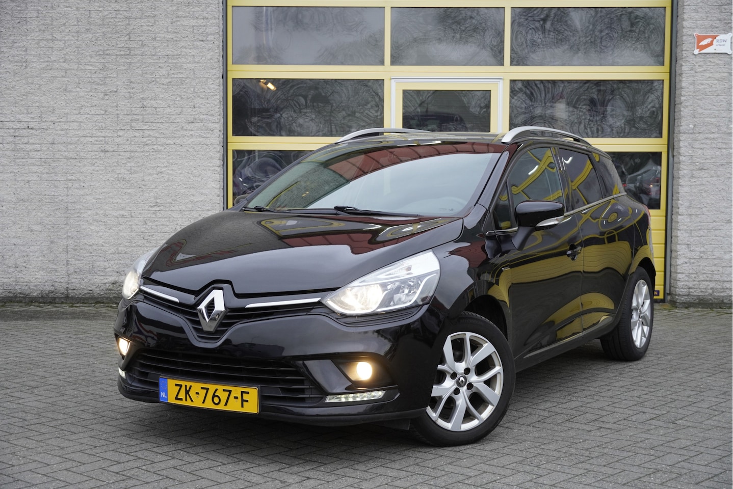 Renault Clio Estate - 0.9 TCe Limited BJ2019 Lmv 16" | Pdc | Navi | Led | Keyless entry | Airco | Cruise control - AutoWereld.nl