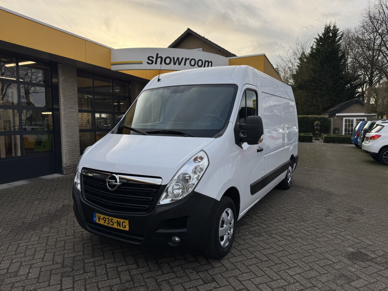 Opel Movano - 2.3 CDTI L2H3 Airco Navi - AutoWereld.nl