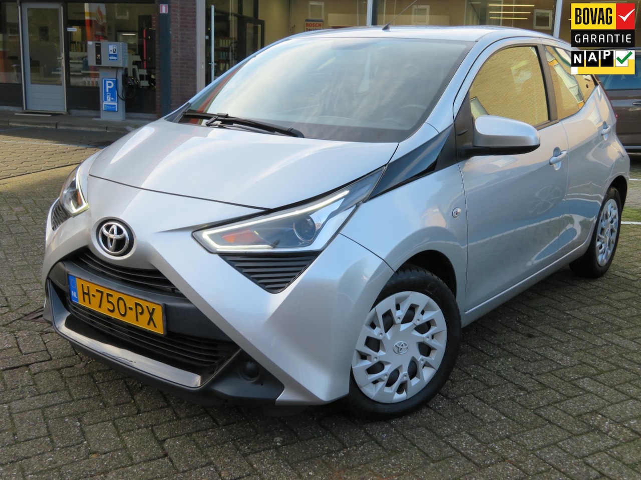 Toyota Aygo - 1.0 VVT-i X-PLAY ZILVER MET. 42dKM ! NL AUTO - AutoWereld.nl