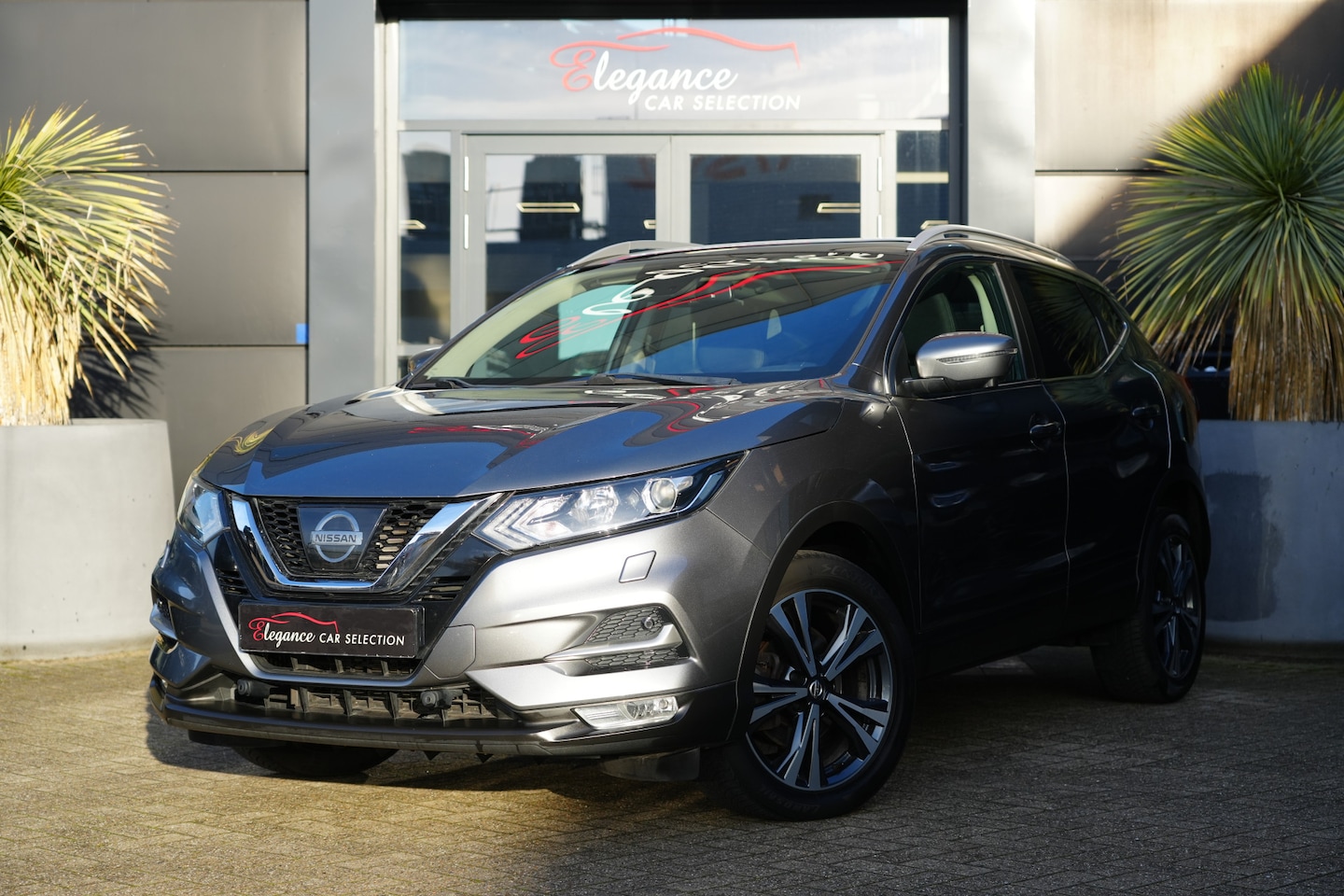 Nissan Qashqai - 1.6 N-Connecta 164pk Panoramdak/Stoelverwarming/360Camera - AutoWereld.nl