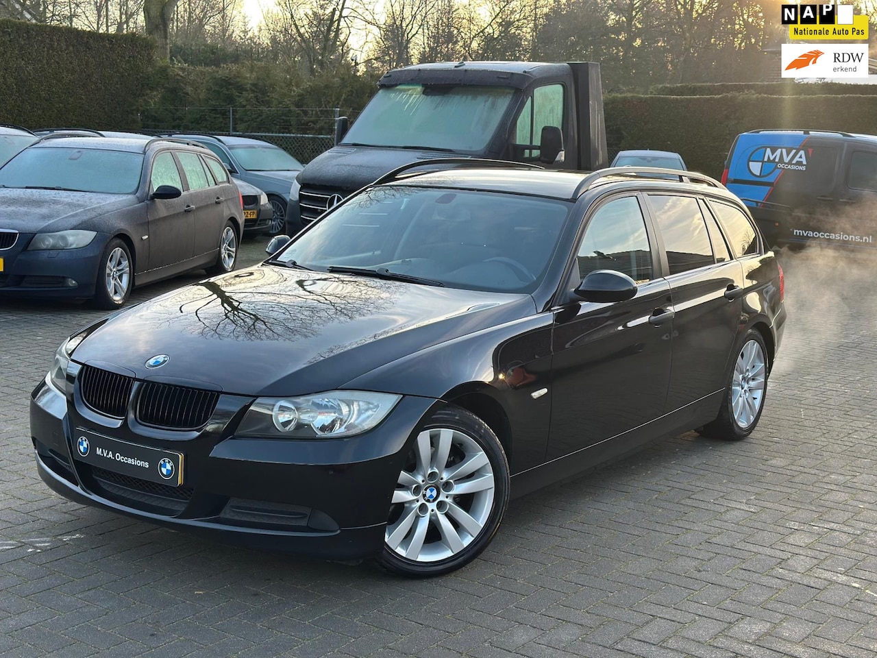 BMW 3-serie Touring - 318i|Nwe Ketting + Klepseals|Trekhaak|Automaat|Navigatie|Climate control|Nette staat... - AutoWereld.nl