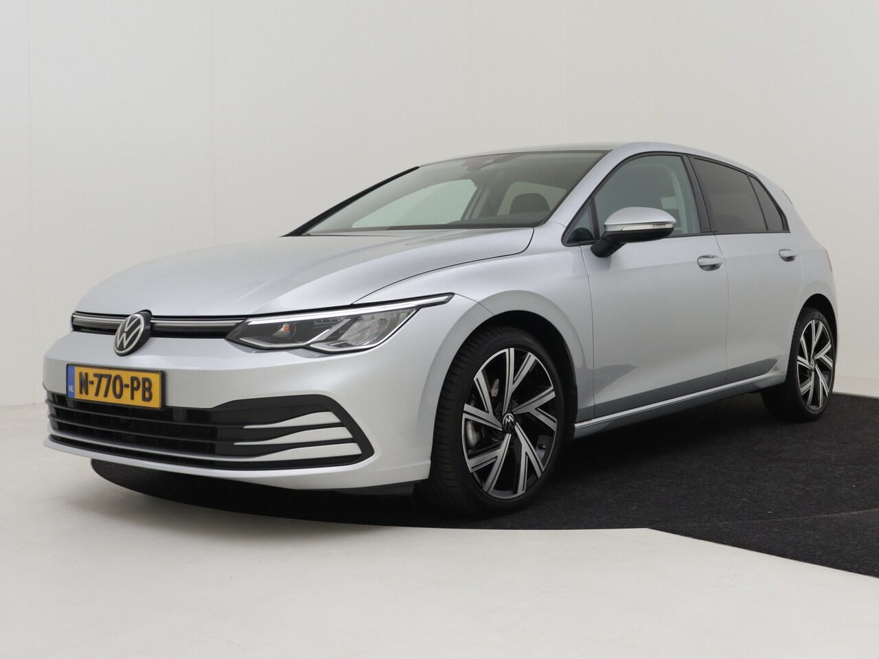 Volkswagen Golf - 1.5 TSI 131pk Life | Airco | Apple Carplay/Android Auto | Adaptive cruise control | DAB-ra - AutoWereld.nl