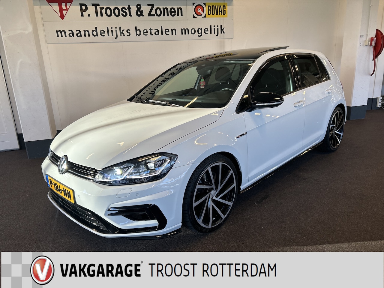 Volkswagen Golf - 2.0 TSI 4Motion R | Panoramadak | Keyless | Digital dashboard | Adaptieve cruise control | - AutoWereld.nl