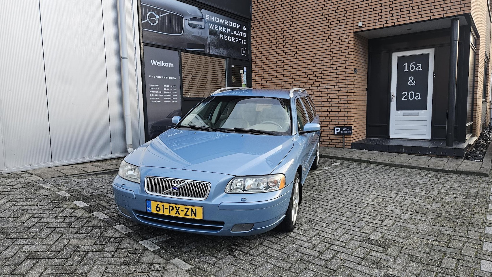 Volvo V70 - 2.5T Momentum 2.5T Momentum - AutoWereld.nl