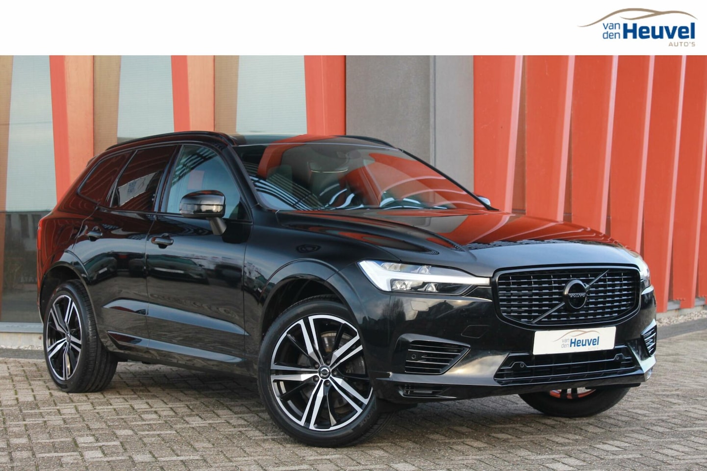 Volvo XC60 - T8 Recharge AWD R-Design | Panoramadak | Pilot Assist | BLIS | Trekhaak | Glossy Black | S - AutoWereld.nl