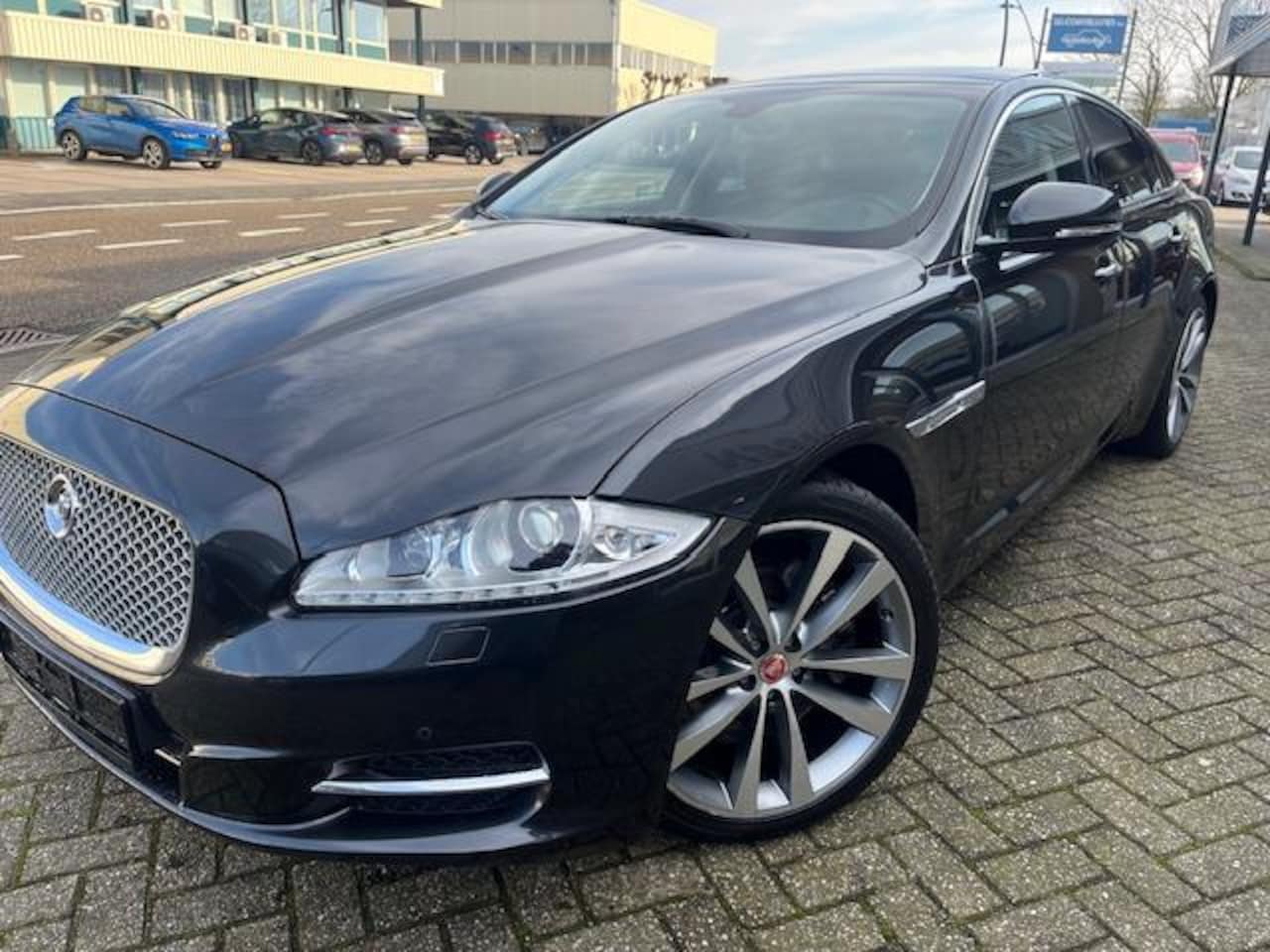 Jaguar XJ - 2.0 Premium Luxury NW STAAT - AutoWereld.nl