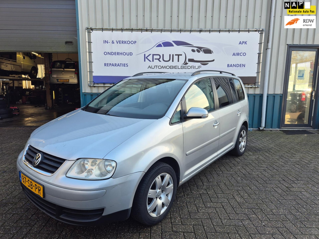 Volkswagen Touran - 1.6-16V FSI Trendline AUTOMAAT! APK! - AutoWereld.nl