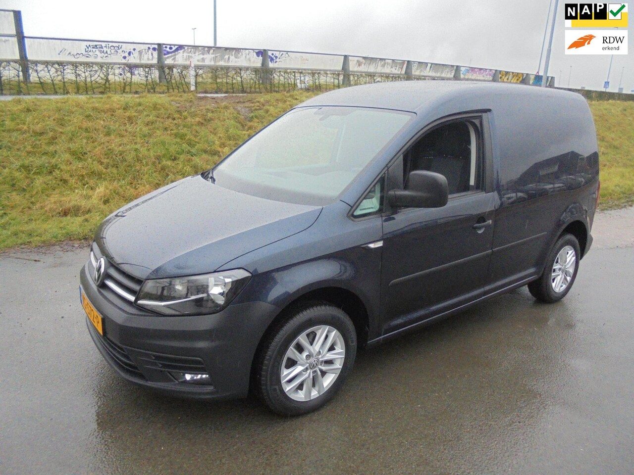 Volkswagen Caddy - Volkswagen Caddy 2.0 tdi Automaat airco lmv trekhaak 66.000km - AutoWereld.nl