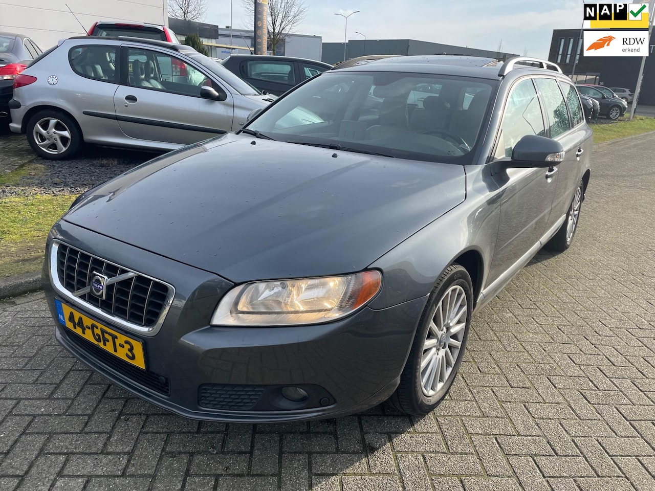 Volvo V70 - 2.5T Momentum eerste eigenaar, dealer onderhoud - AutoWereld.nl