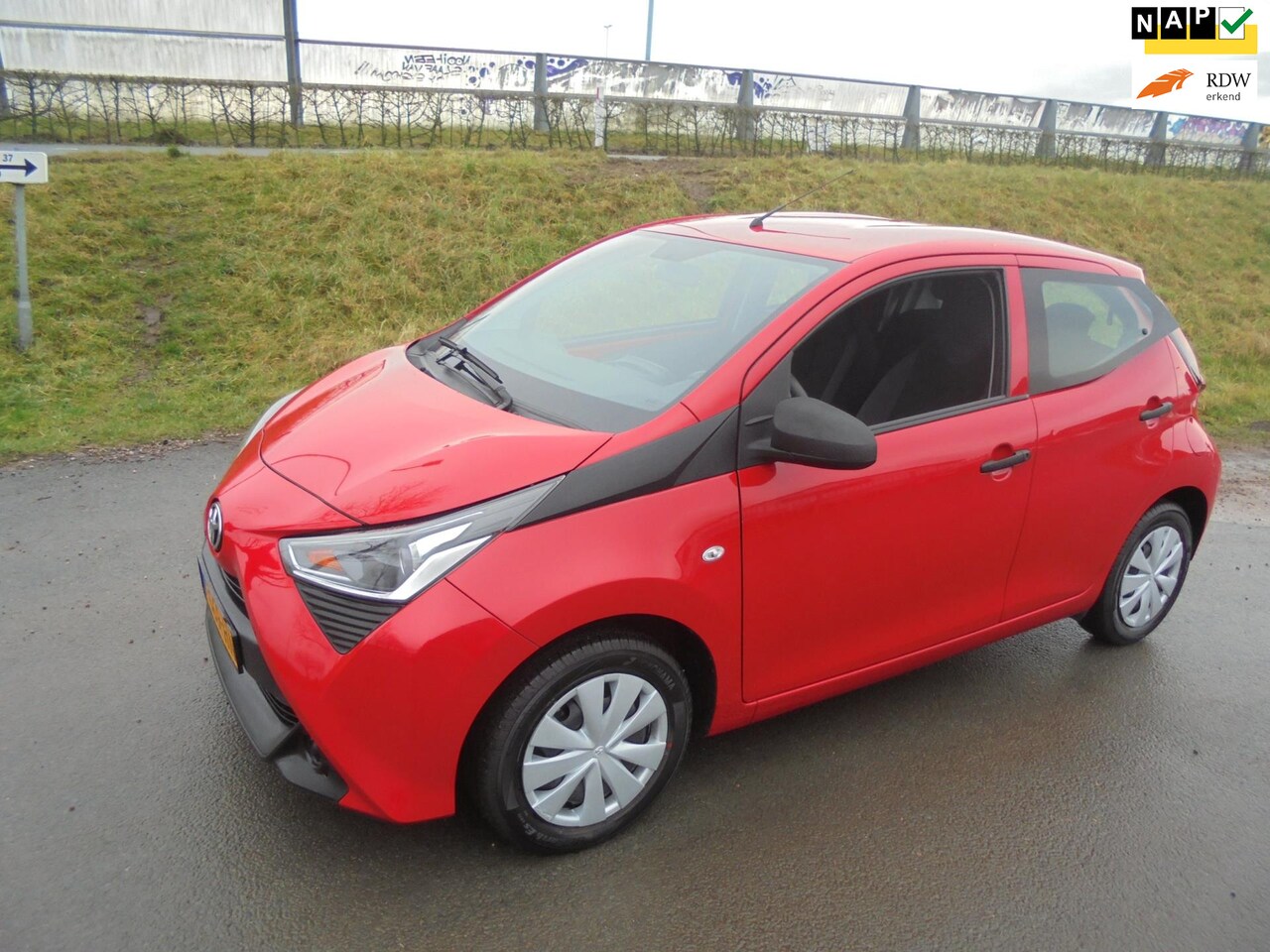 Toyota Aygo - Toyota ayco 1.0 benzine 5 deurs airco eerste eigenaar - AutoWereld.nl