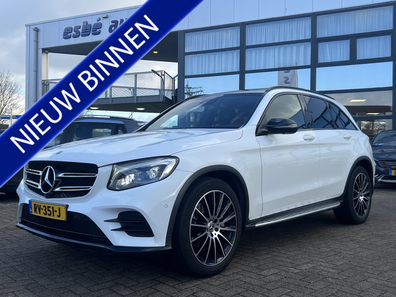 Mercedes-Benz GLC-klasse - 250 4MATIC Premium Plus AMG Night Pakket Trekhaak Panodak Leder Burmester Audio 360 Camera - AutoWereld.nl