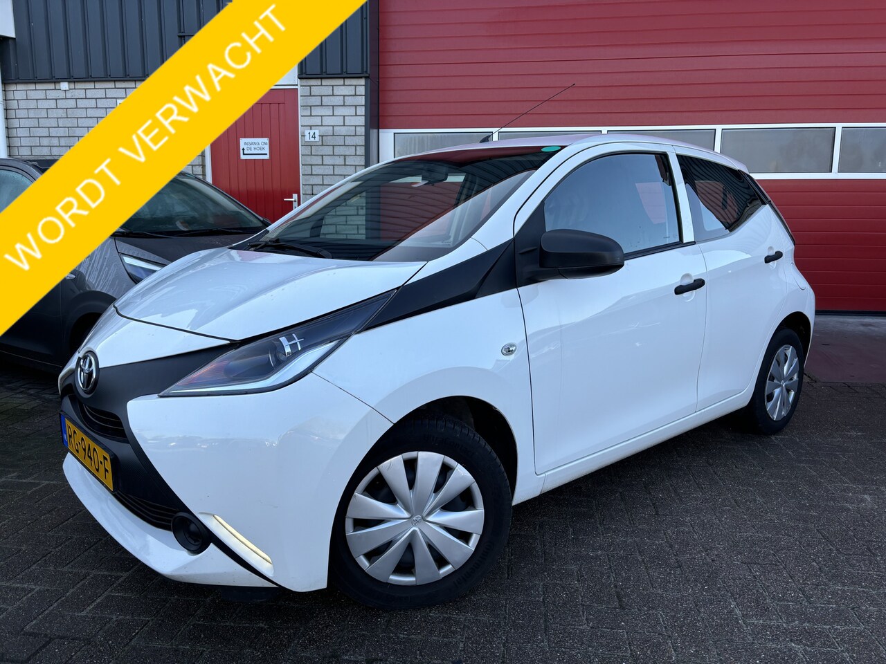 Toyota Aygo - 1.0 VVT-i x-fun AIRCO / BLUETOOTH / ELEK RAMEN / NL-AUTO - AutoWereld.nl