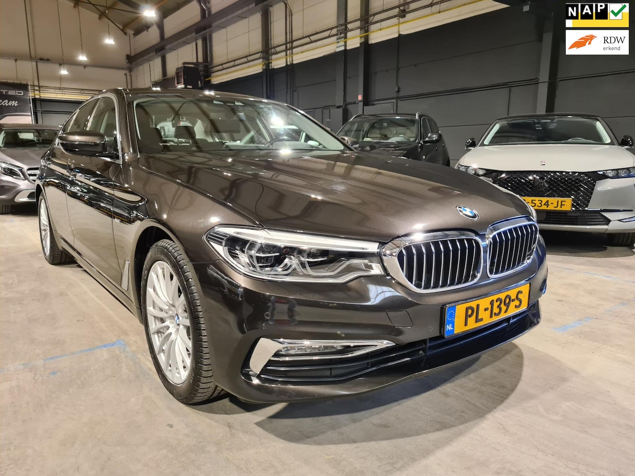 BMW 5-serie - 540i High Executive - Luxury Line - Memorystoelen - Stoelverw - HuD - Navigatie - NL Auto - AutoWereld.nl