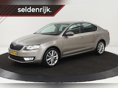 Skoda Octavia - 1.2 TSI Ambition | 2e eigenaar | Dealer onderhouden | Stoelverwarming | Trekhaak | Navigat