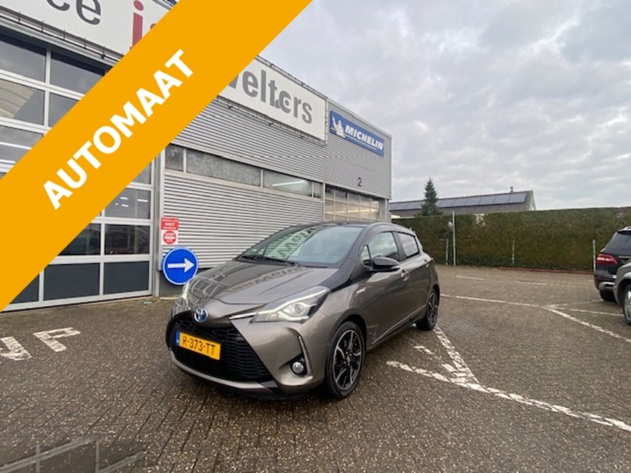 Toyota Yaris - 1.5 Hybrid Bi-Tone Airco, Cruise, Camera / All-in prijs! - AutoWereld.nl