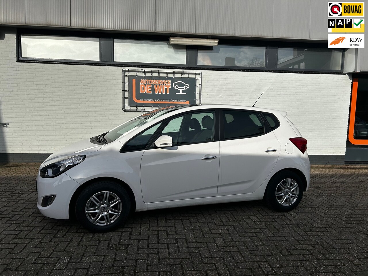 Hyundai ix20 - 1.6i i-Motion automaat, met panorama- schuifdak - AutoWereld.nl