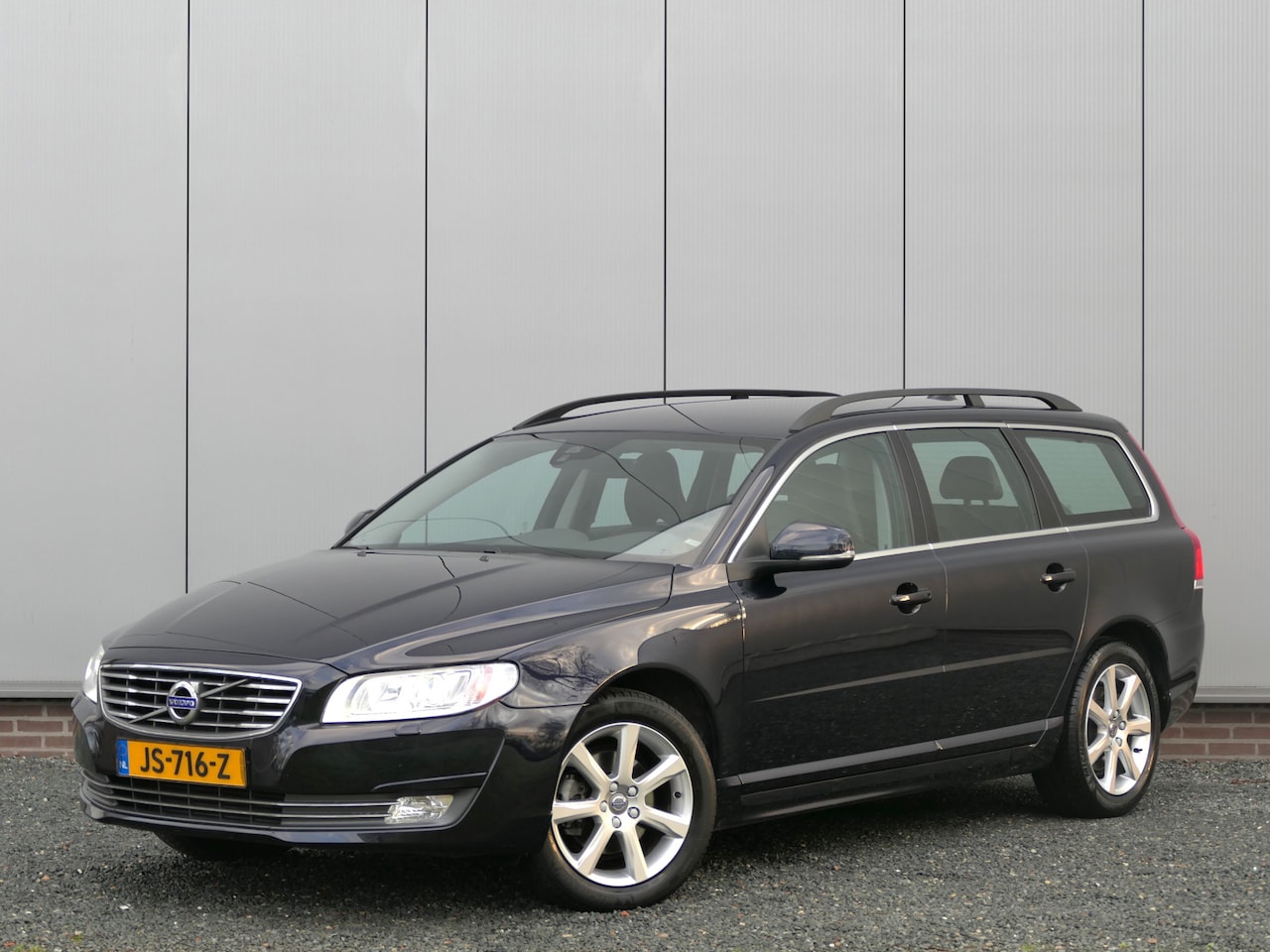 Volvo V70 - 2.0 T4 Polar 12 MND garantie Leer / Xenon / Trekhaak / Standkachel - AutoWereld.nl