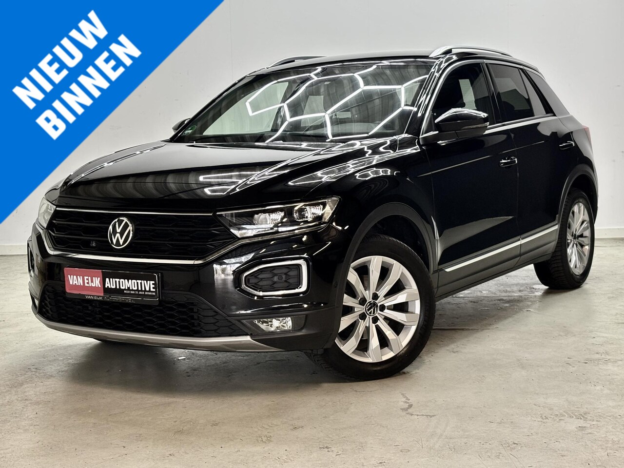 Volkswagen T-Roc - 1.5i Sport / Virtual c / Camera / Trekhk / Carpl / - AutoWereld.nl