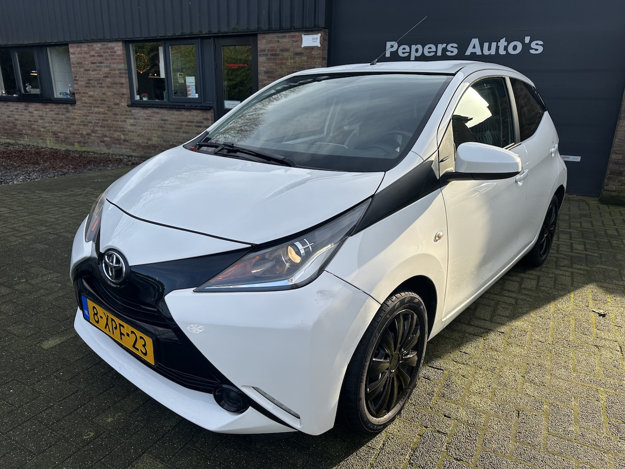 Toyota Aygo - 1.0 VVT-i x-play Airco .cv opafstand . elc ramen .5 DRS - AutoWereld.nl