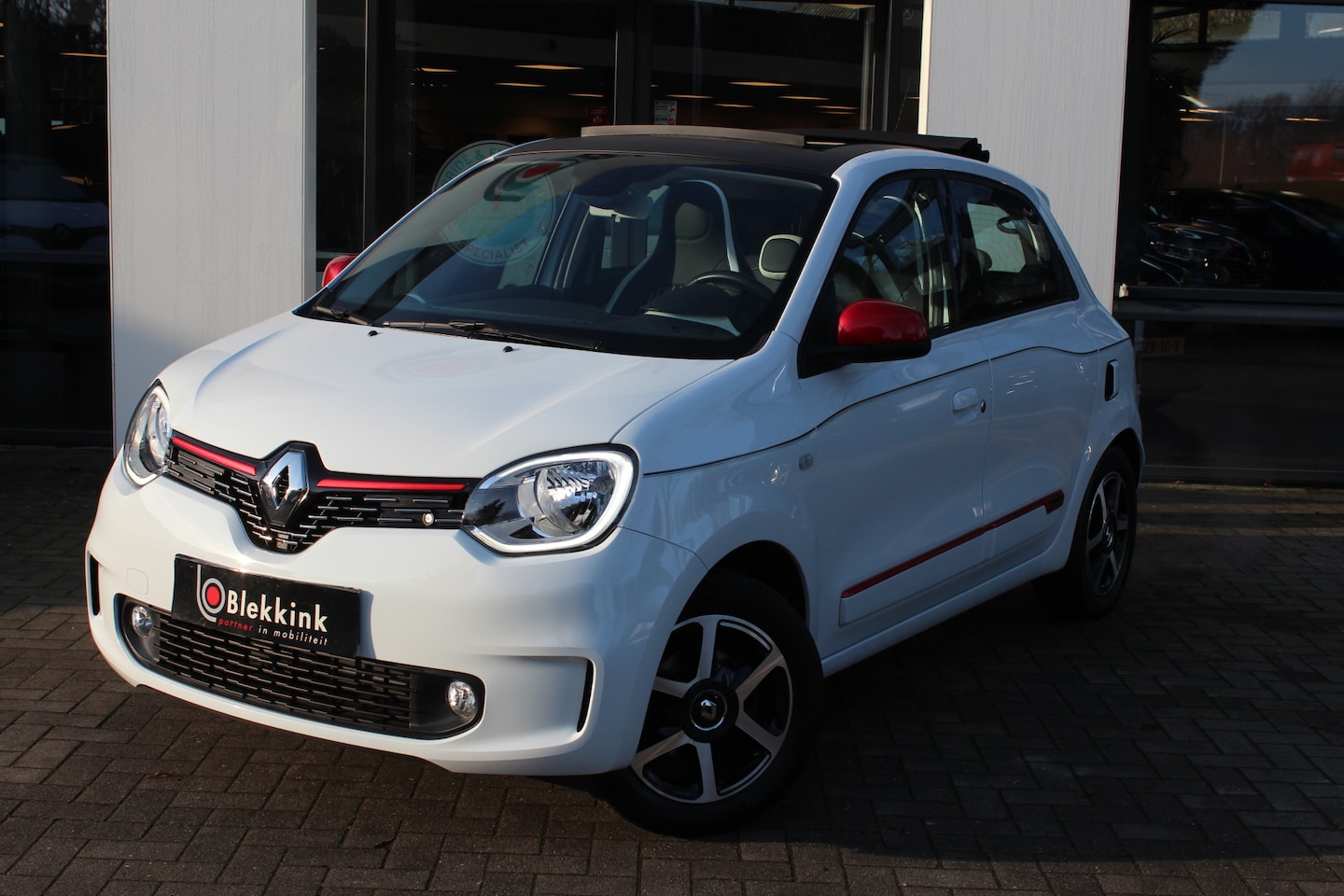 Renault Twingo - 0.9 TCe Intens 90 pk EDC AUTOMAAT,Panodak,Cruise, LMV - AutoWereld.nl