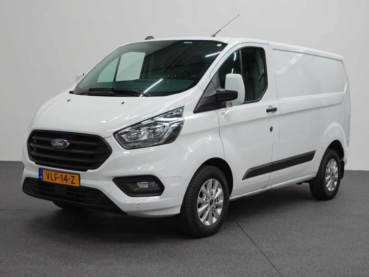 Ford Transit Custom - 280 2.0 TDCI L1H1 Trend Airco Navigatie Parkeersensoren Camera Carplay Trekhaak - AutoWereld.nl