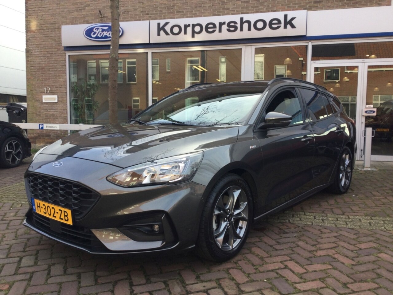 Ford Focus Wagon - 1.0 EcoB. 125 pk ST L. Bns | Panoramadak - AutoWereld.nl