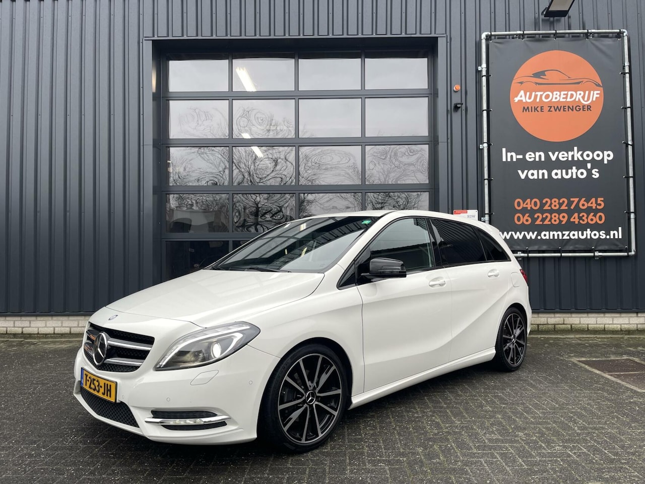 Mercedes-Benz B-klasse - 180 SPORT NIGHT PAKKET|TREKHAAK|NAVIGATIE|HALF LEER|XENON|STOELVERWARMING|BLUETOOTH|18 INC - AutoWereld.nl