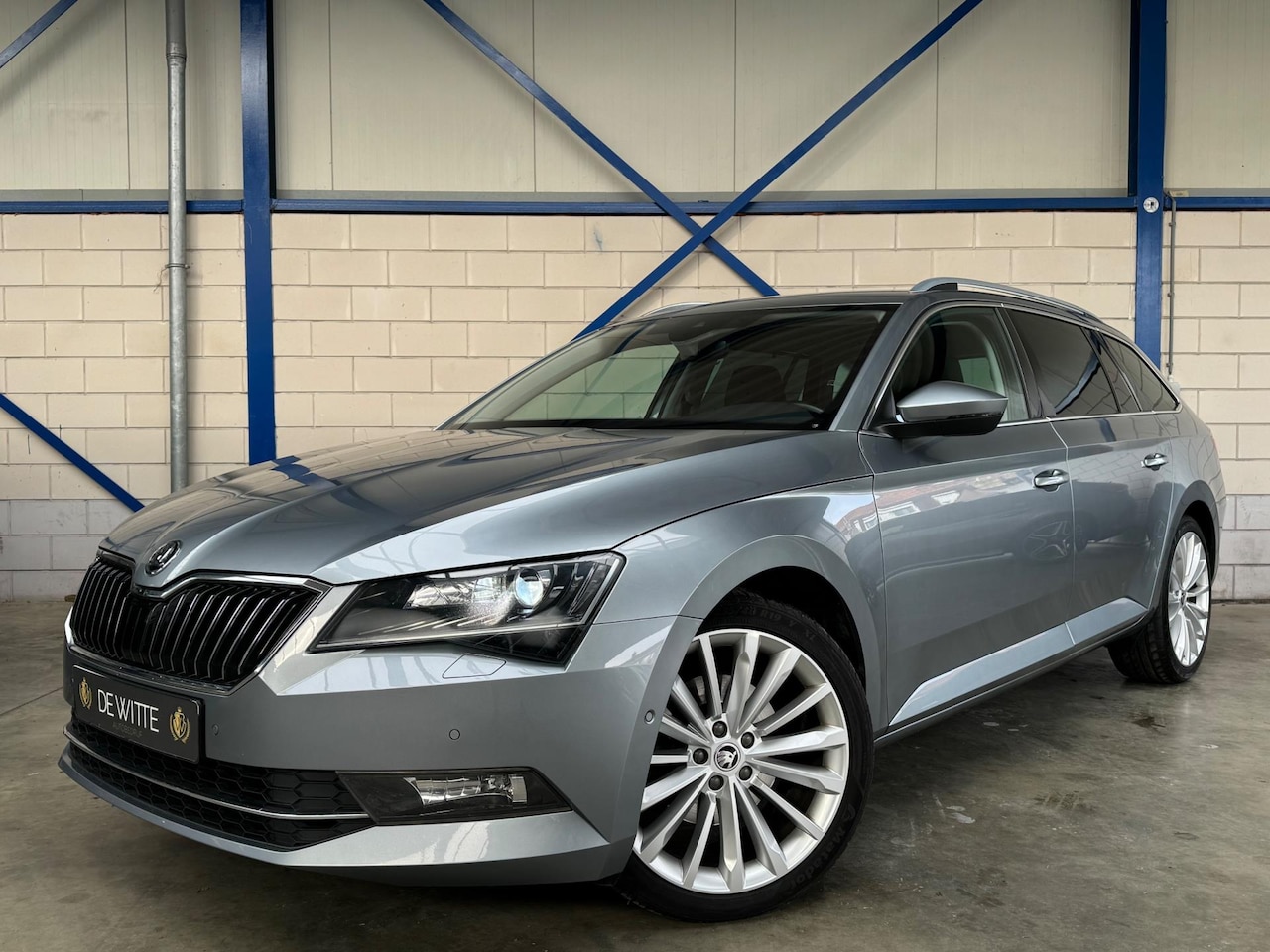 Skoda Superb Combi - 1.8 TSI Style AUT|LEDER|ELEK TREKHAAK NETTE AUTO! - AutoWereld.nl