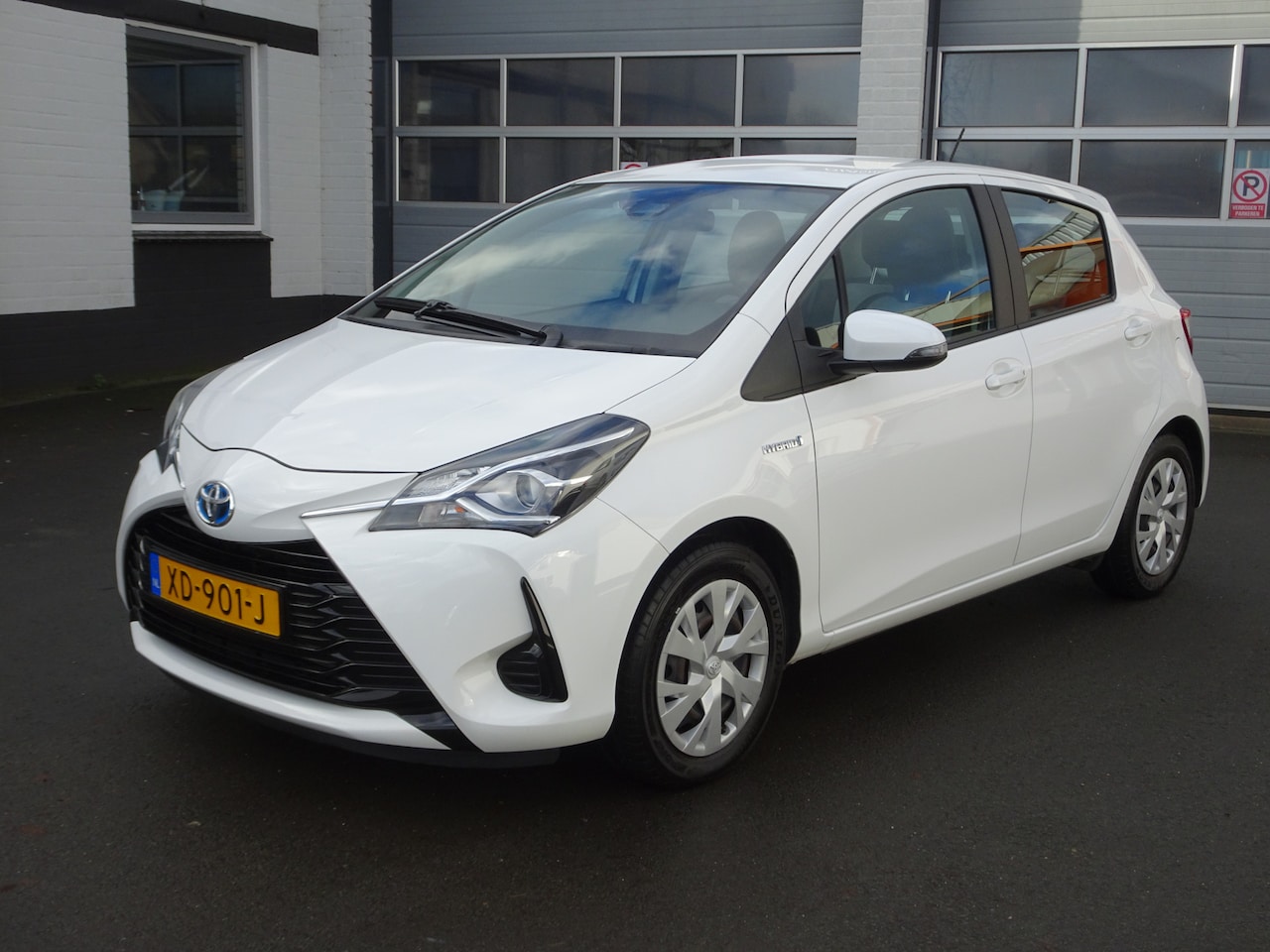 Toyota Yaris - 1.5 Hybrid Active Automatische airco, navigatie, achteruitrijcamera, elektrische ramen, ce - AutoWereld.nl