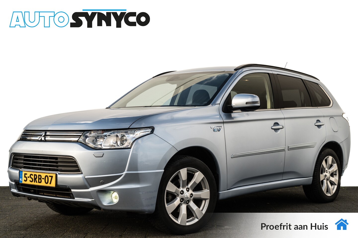 Mitsubishi Outlander - 2.0 PHEV Instyle+ | Schuifdak | Trekhaak | 18 inch LMV | Adapt. Cruise | Camera - AutoWereld.nl