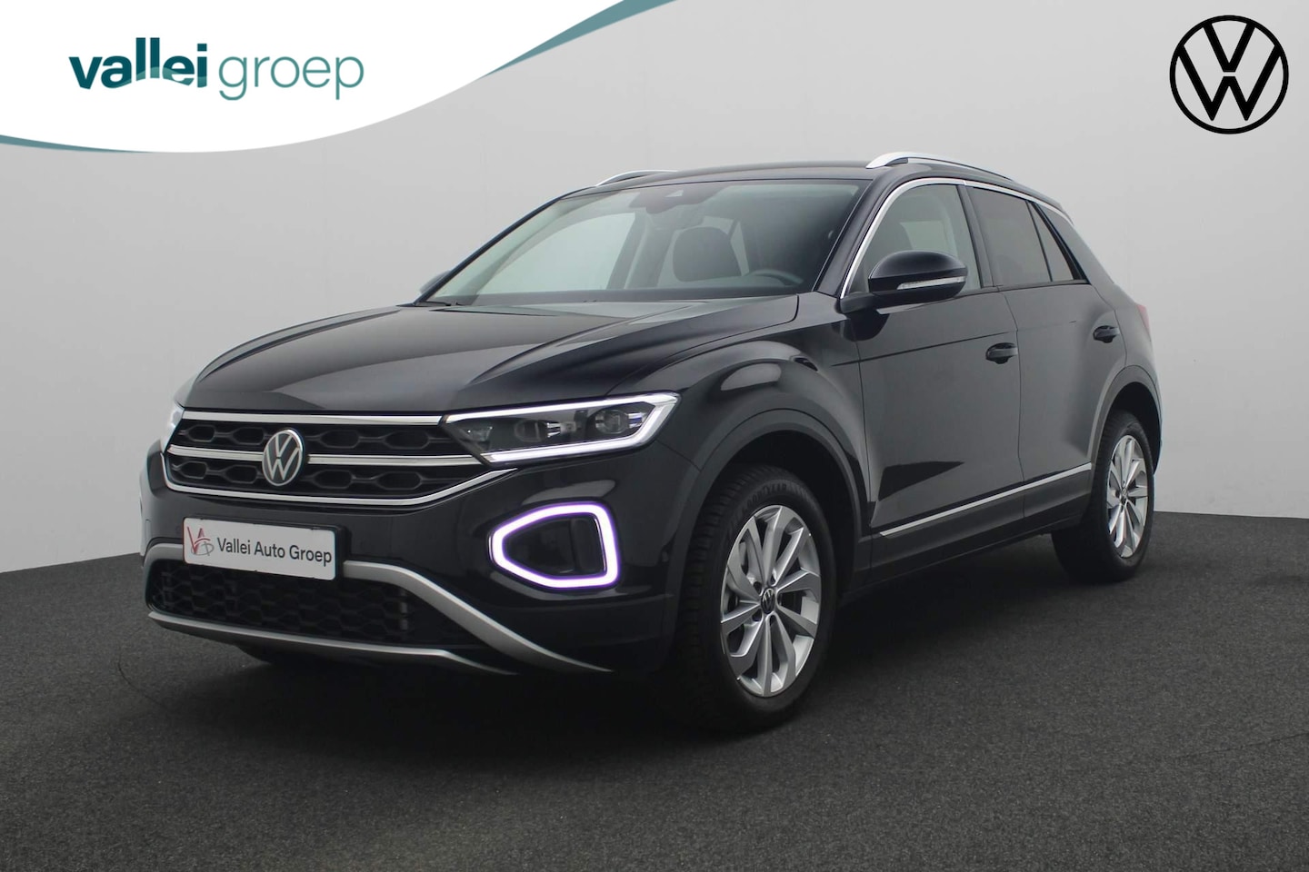 Volkswagen T-Roc - 1.5 TSI 150PK DSG Style | Trekhaak | Parkeersensoren voor/achter | Stoelverwarming | Navi - AutoWereld.nl