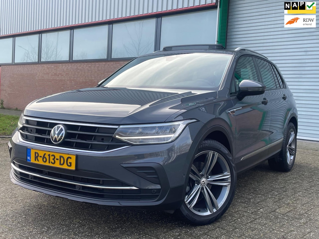 Volkswagen Tiguan - 1.5 TSI Elegance Panorama Automaat - AutoWereld.nl