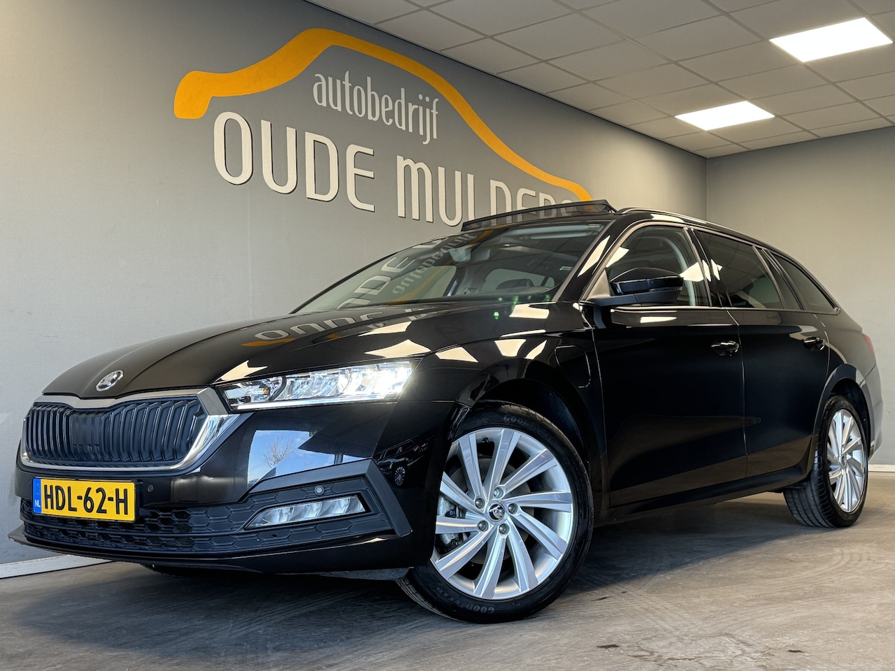 Skoda Octavia Combi - 1.4 TSI iV PHEV Panoramadak / Stuurwielverwarming / Standkachel - AutoWereld.nl