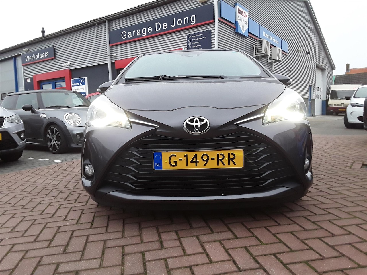 Toyota Yaris - 1.5 VVT-i 111pk 5D Dynamic Aut. - AutoWereld.nl