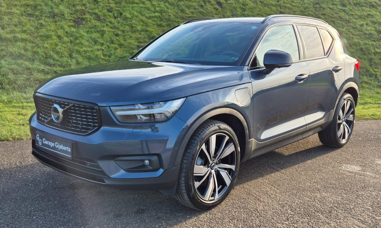 Volvo XC40 - 1.5 T5 Recharge R-Design 20 Inch Licht metaal - Standkachel - Two Tone - Park Assist Pack - AutoWereld.nl