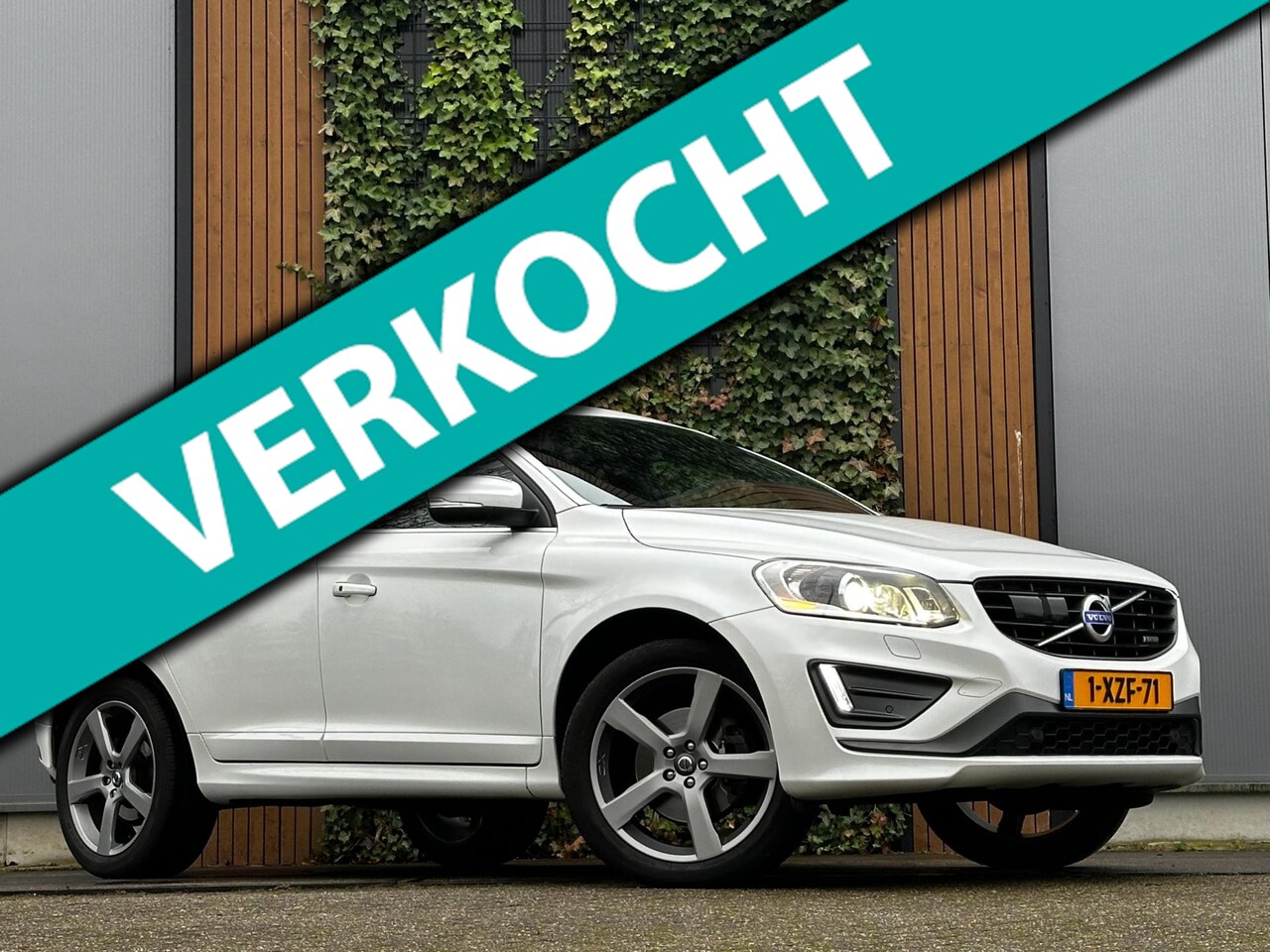 Volvo XC60 - 2.0 T6 FWD R-Design PANO|POLESTAR|Trekhaak|Leer|dealer onderhouden - AutoWereld.nl