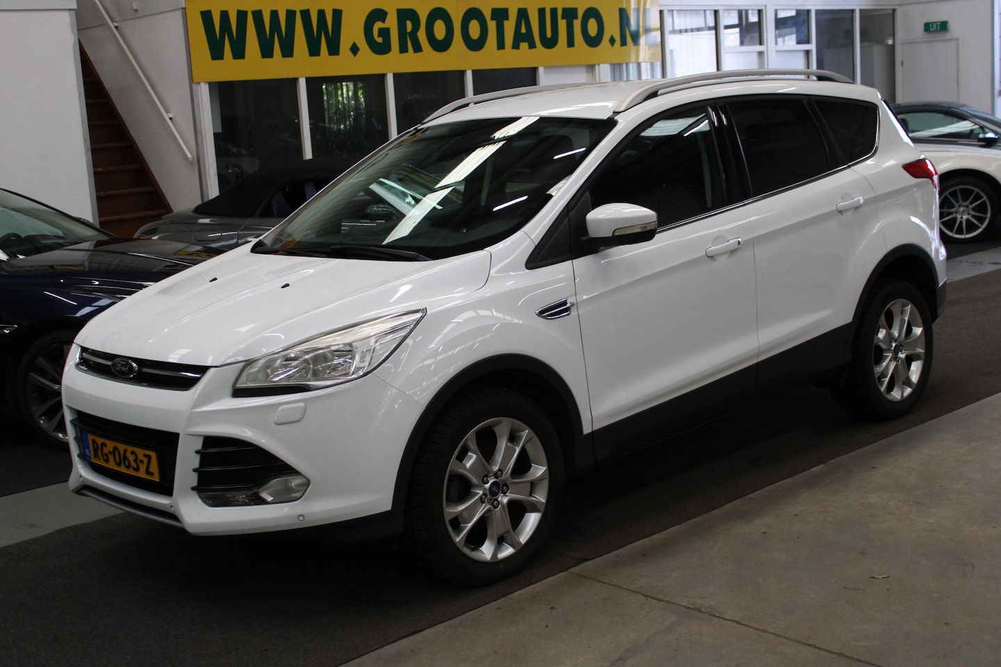 Ford Kuga - 1.6 Titanium Plus Airco, Cruise Control, Navigatie, Trekhaak, Stuurbekrachtiging - AutoWereld.nl