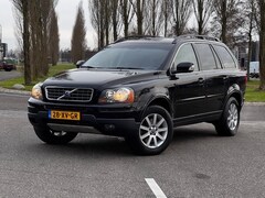 Volvo XC90 - 2.4 D5 Kinetic l 7 zitter l Leder l Trekhaak l Stoelverwarming l Airco l Parkeersensoren l