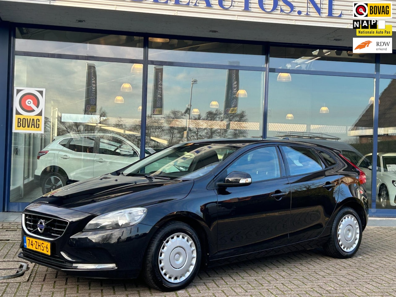 Volvo V40 - 1.6 T3 Navi Clima Cruise Camera Park.Sens Trekhaak NAP NL-Auto Volledig Dealeronderhouden! - AutoWereld.nl