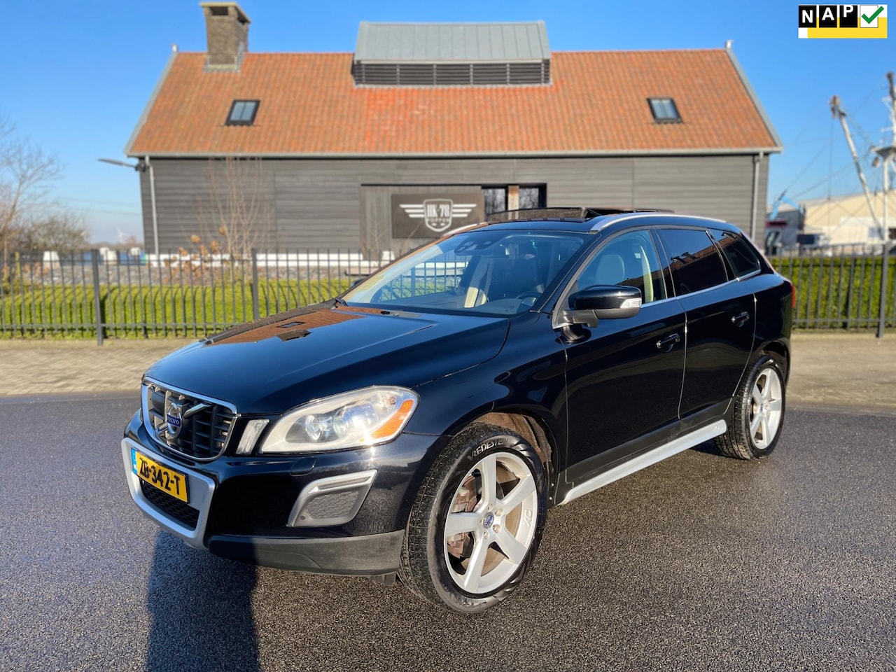 Volvo XC60 - 2.4 D5 AWD SUMMUM PANORMADAK LEER CAMERA NAVI XENON TREKHAAK - AutoWereld.nl