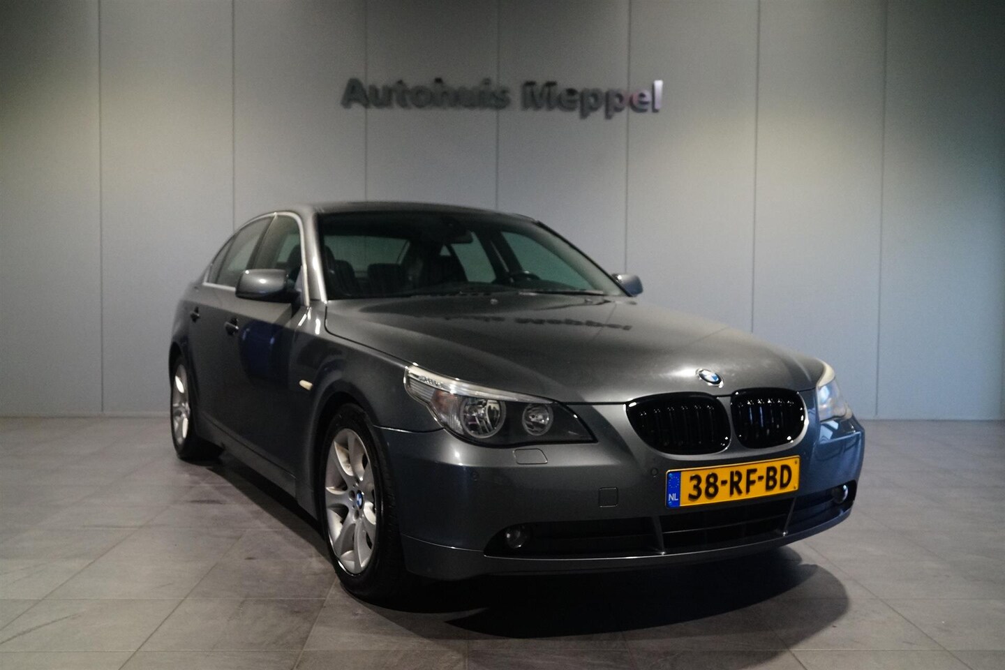 BMW 5-serie - 520i E60 | Cuisecontrol | Automaat | Trekhaak | M leerstuurwiel | - AutoWereld.nl