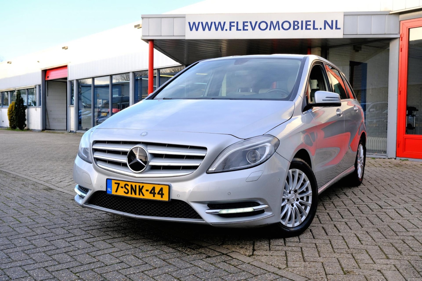 Mercedes-Benz B-klasse - 180 CDI Aut. Xenon|Leder|Navi|LMV - AutoWereld.nl