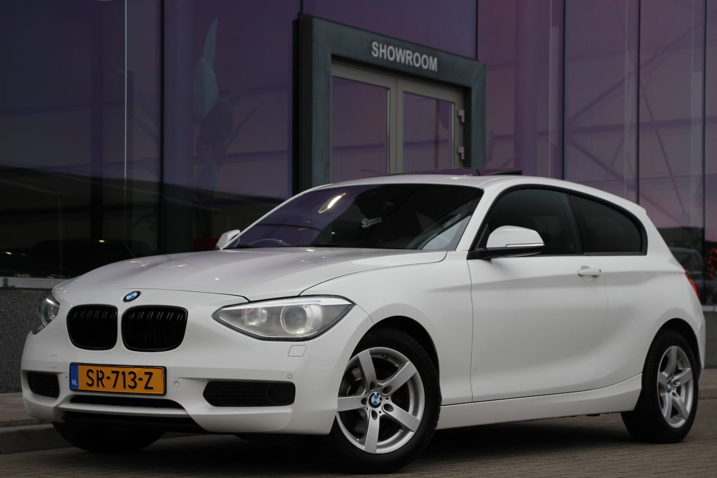 BMW 1-serie - 118d Business | Schuifdak | Xenon | Cruise | Afn. trekhaak - AutoWereld.nl